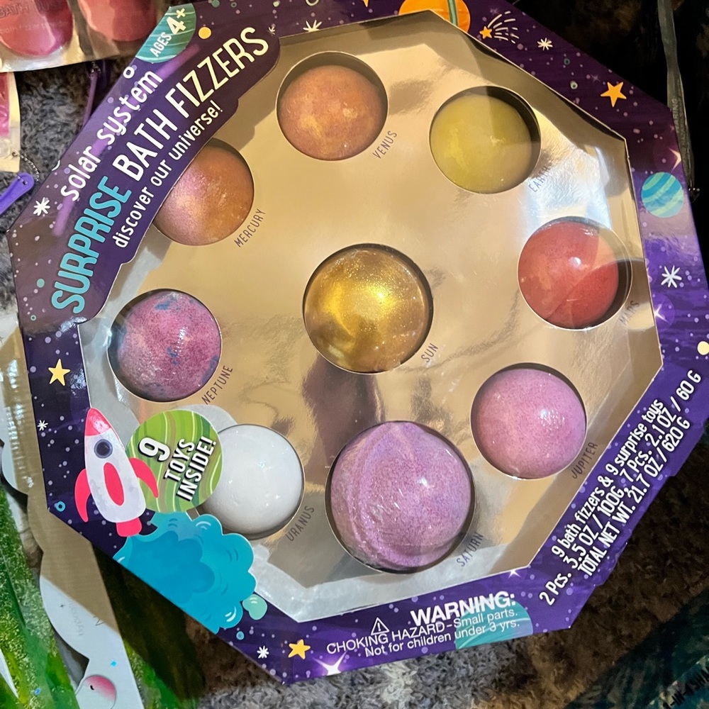 Surprise bath fizzers